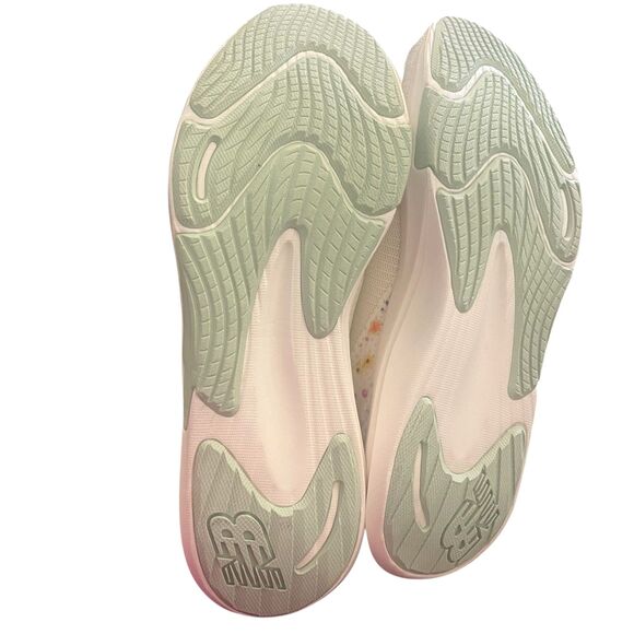 New Balance Womens 9 Sneakers White Flowers DynaSoft Nergize Sport v2 Slip On - Picture 5 of 11